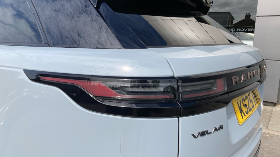 Land Rover Range Rover Velar 2.0 D200 MHEV Autobiography 5dr Auto [Revised] Diesel Estate - Image 19