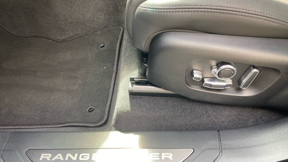 Land Rover Range Rover Velar 2.0 D200 MHEV Autobiography 5dr Auto [Revised] Diesel Estate - Image 47