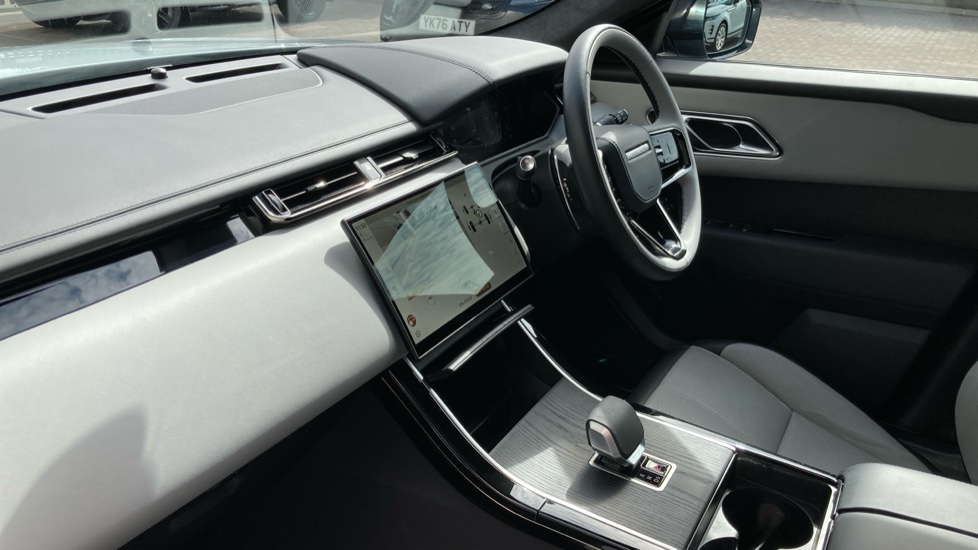Land Rover Range Rover Velar 2.0 D200 MHEV Autobiography 5dr Auto [Revised] Diesel Estate - Image 48