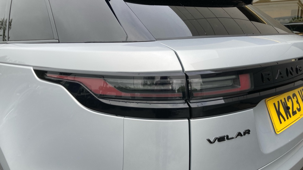 Land Rover Range Rover Velar 2.0 D200 MHEV Dynamic SE 5dr Auto Diesel Estate - Image 19