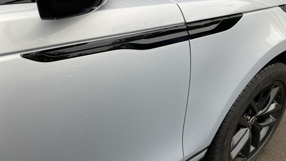 Land Rover Range Rover Velar 2.0 D200 MHEV Dynamic SE 5dr Auto Diesel Estate - Image 21