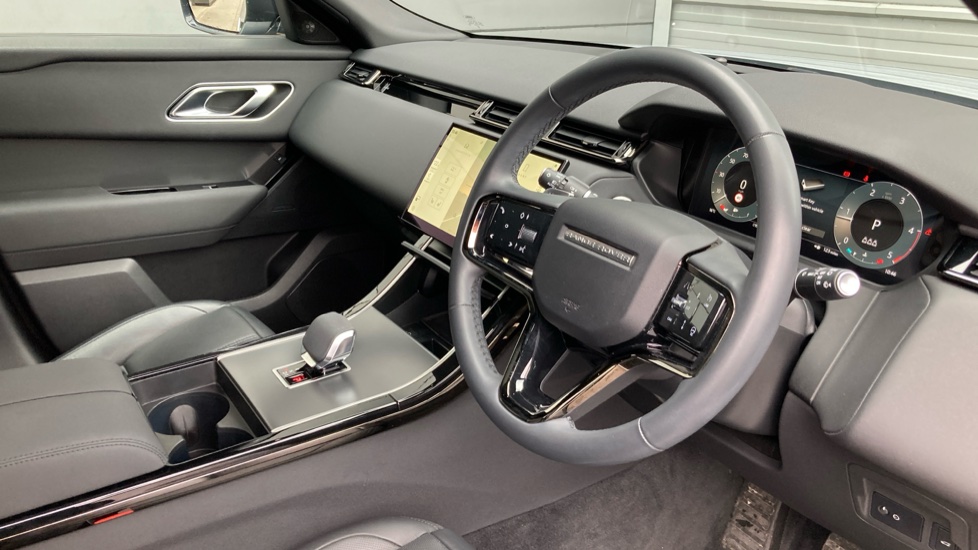 Land Rover Range Rover Velar 2.0 D200 MHEV Dynamic SE 5dr Auto Diesel Estate - Image 26