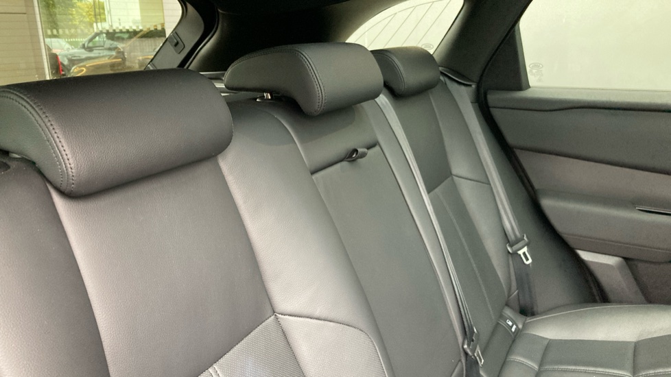 Land Rover Range Rover Velar 2.0 D200 MHEV Dynamic SE 5dr Auto Diesel Estate - Image 41