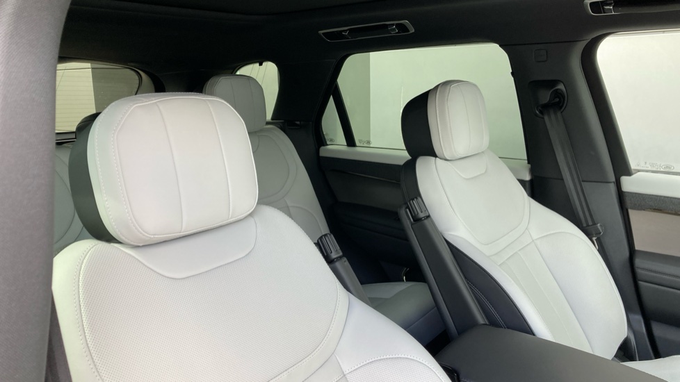Land Rover Range Rover Sport 3.0 P460e Dynamic SE 5dr Auto Estate - Image 26