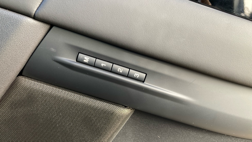 Land Rover Range Rover Evoque 2.0 D200 Autobiography 5dr Auto [Revised] Diesel Hatchback - Image 31