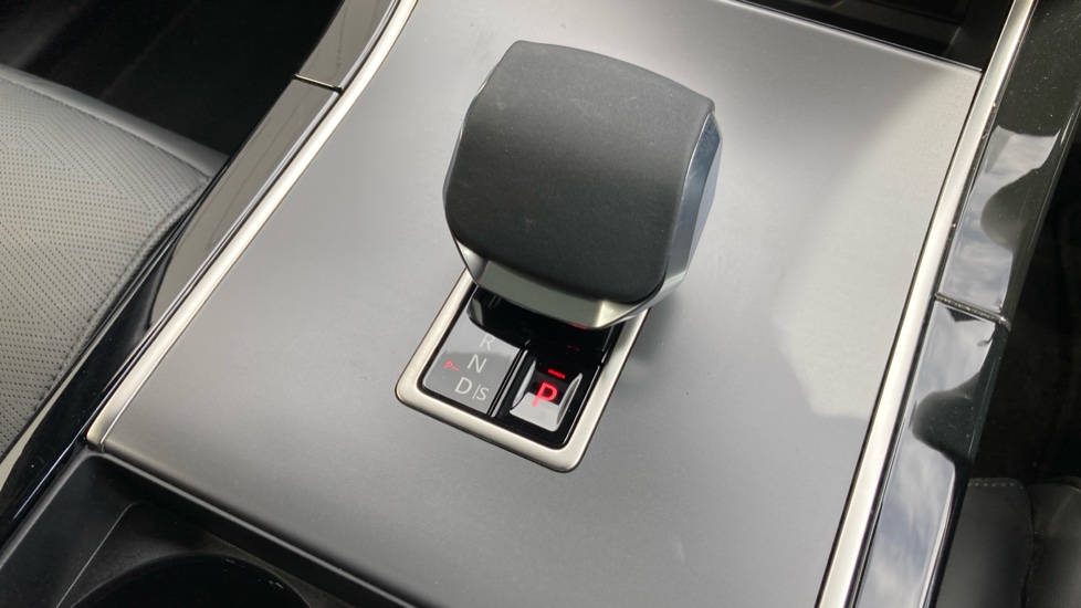 Land Rover Range Rover Velar 3.0 D300 MHEV Dynamic HSE 5dr Auto Diesel Estate - Image 13