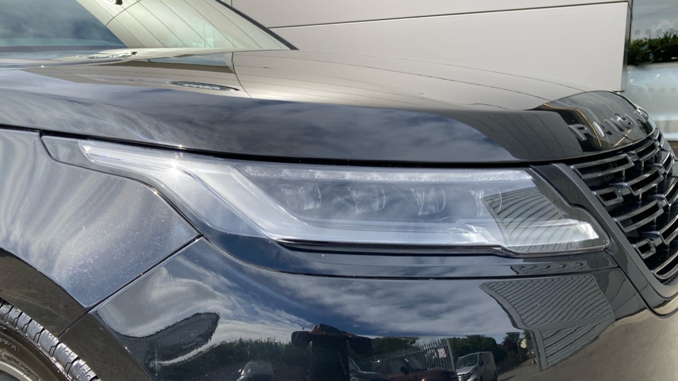 Land Rover Range Rover Velar 3.0 D300 MHEV Dynamic HSE 5dr Auto Diesel Estate - Image 17