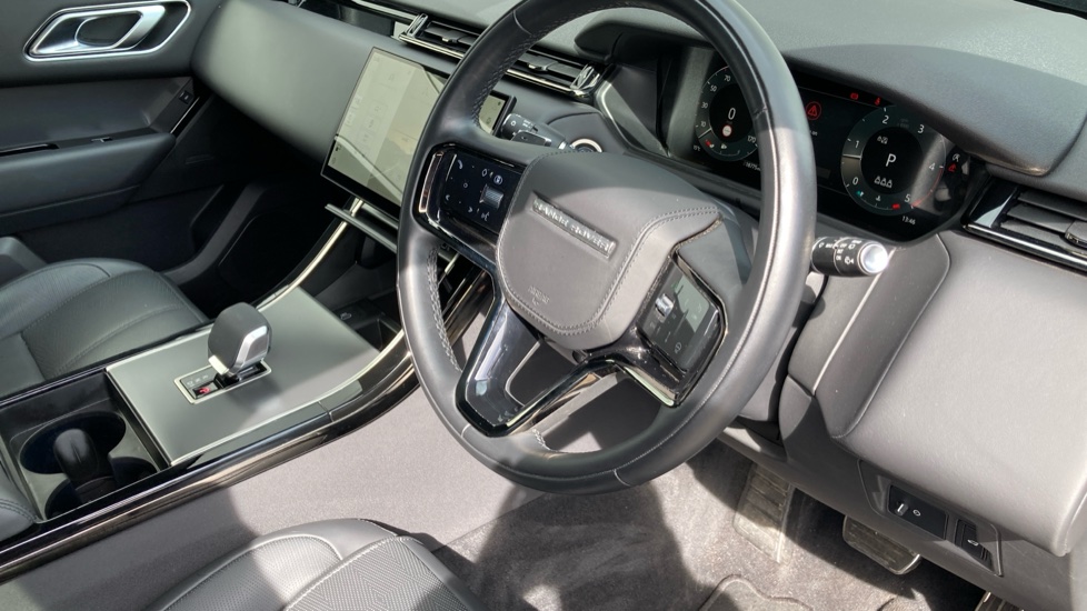 Land Rover Range Rover Velar 3.0 D300 MHEV Dynamic HSE 5dr Auto Diesel Estate - Image 25