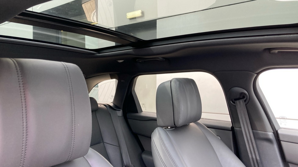 Land Rover Range Rover Velar 3.0 D300 MHEV Dynamic HSE 5dr Auto Diesel Estate - Image 37