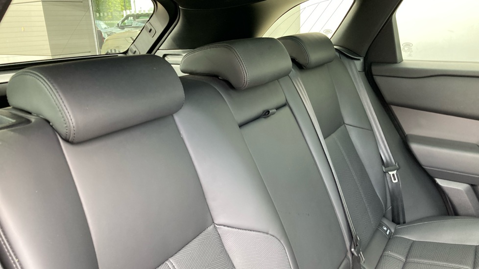 Land Rover Range Rover Velar 3.0 D300 MHEV Dynamic HSE 5dr Auto Diesel Estate - Image 39
