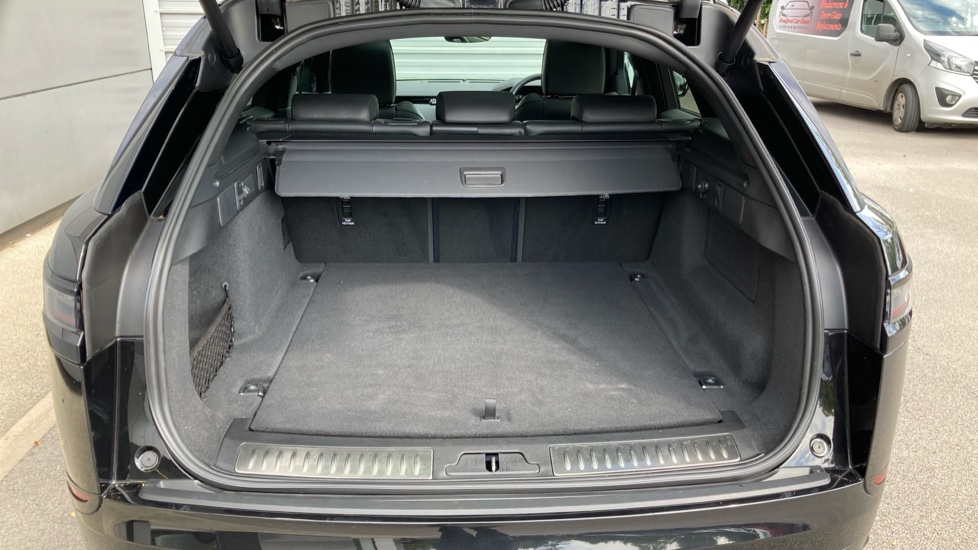 Land Rover Range Rover Velar 3.0 D300 MHEV Dynamic HSE 5dr Auto Diesel Estate - Image 40