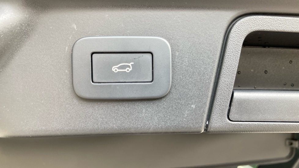 Land Rover Range Rover Velar 3.0 D300 MHEV Dynamic HSE 5dr Auto Diesel Estate - Image 41