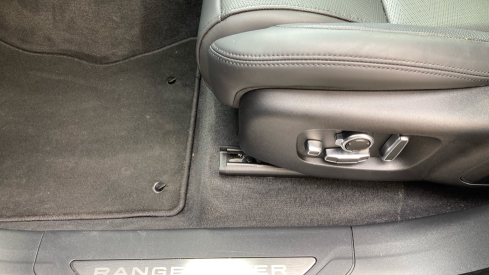 Land Rover Range Rover Velar 3.0 D300 MHEV Dynamic HSE 5dr Auto Diesel Estate - Image 44