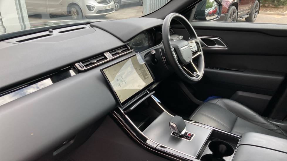 Land Rover Range Rover Velar 3.0 D300 MHEV Dynamic HSE 5dr Auto Diesel Estate - Image 45
