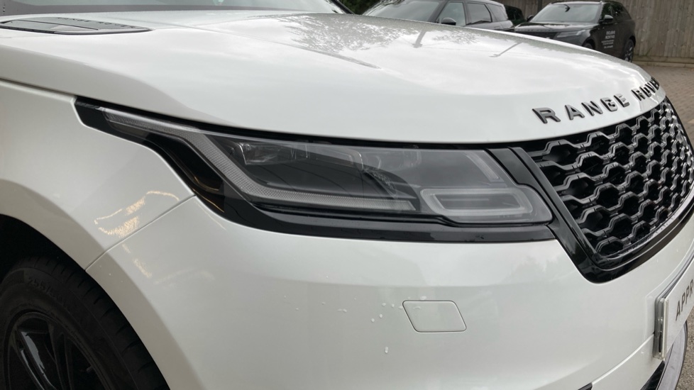 Land Rover Range Rover Velar 2.0 D200 Edition 5dr Auto Diesel Estate - Image 17