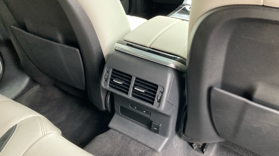 Land Rover Range Rover Velar 2.0 D200 Edition 5dr Auto Diesel Estate - Image 18