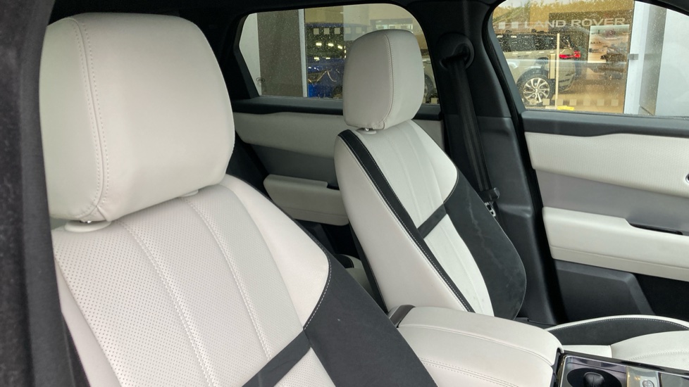 Land Rover Range Rover Velar 2.0 D200 Edition 5dr Auto Diesel Estate - Image 24