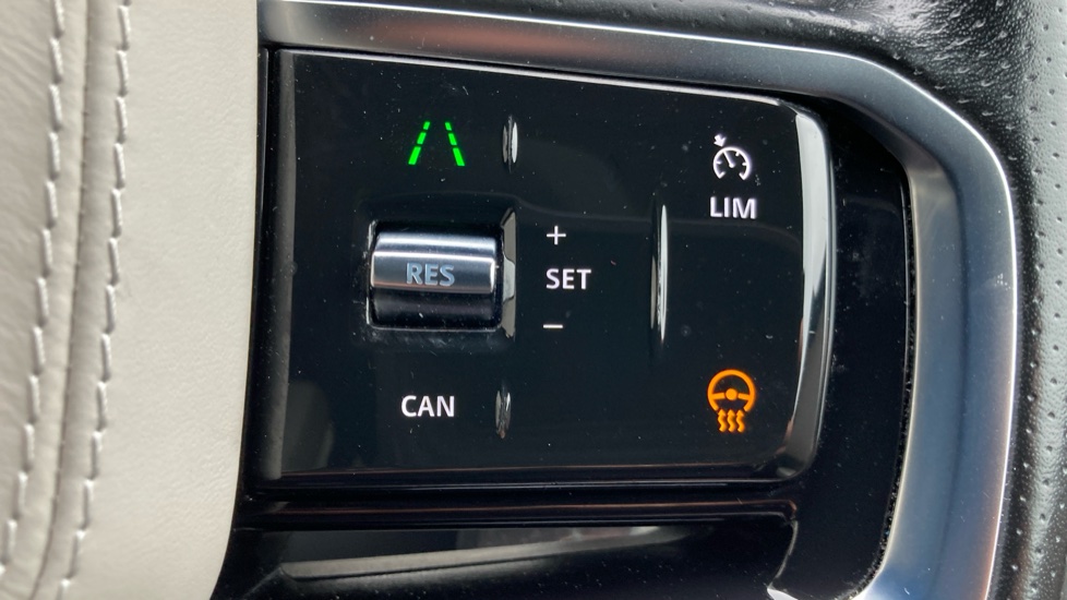 Land Rover Range Rover Velar 2.0 D200 Edition 5dr Auto Diesel Estate - Image 26