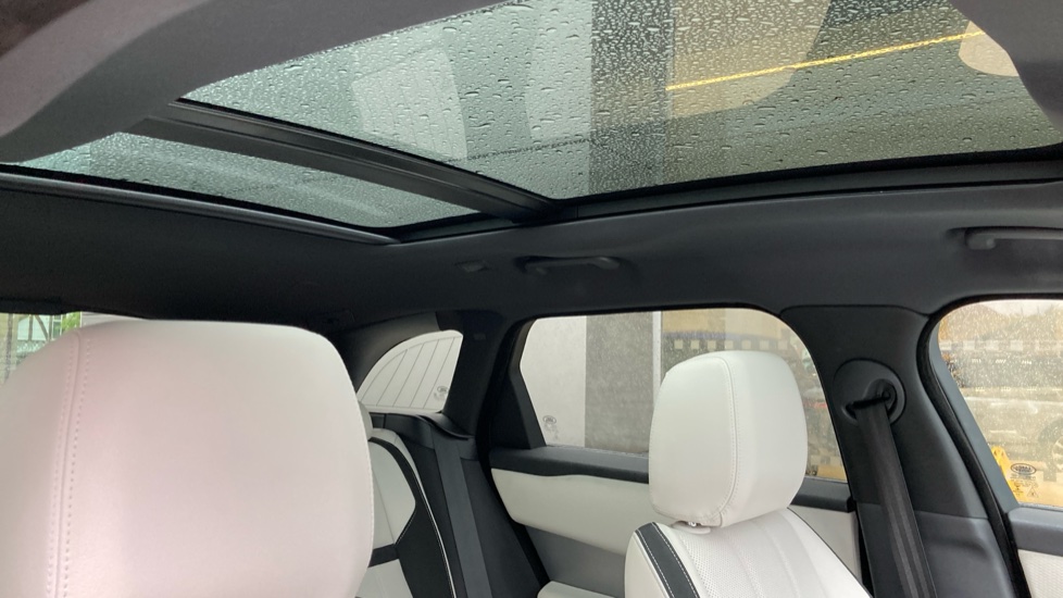 Land Rover Range Rover Velar 2.0 D200 Edition 5dr Auto Diesel Estate - Image 37
