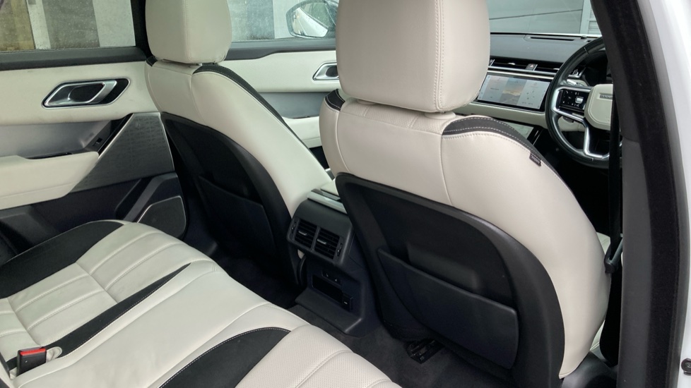 Land Rover Range Rover Velar 2.0 D200 Edition 5dr Auto Diesel Estate - Image 38