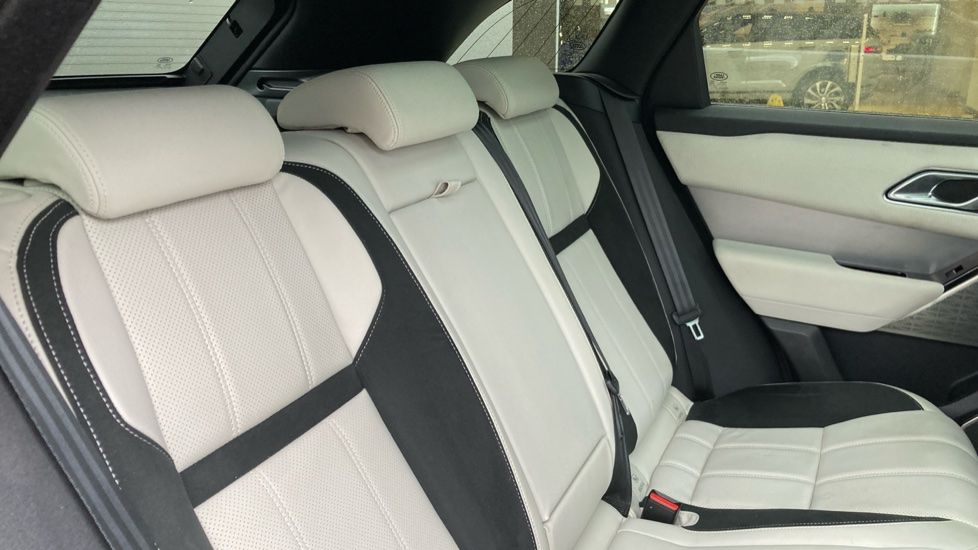 Land Rover Range Rover Velar 2.0 D200 Edition 5dr Auto Diesel Estate - Image 39