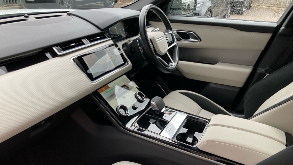 Land Rover Range Rover Velar 2.0 D200 Edition 5dr Auto Diesel Estate - Image 46