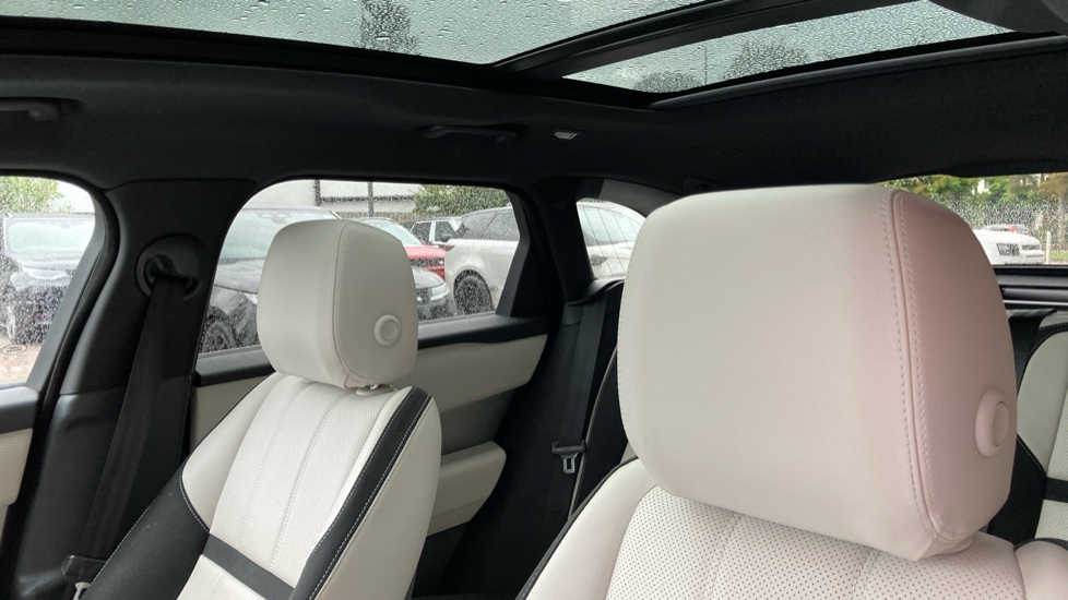 Land Rover Range Rover Velar 2.0 D200 Edition 5dr Auto Diesel Estate - Image 47