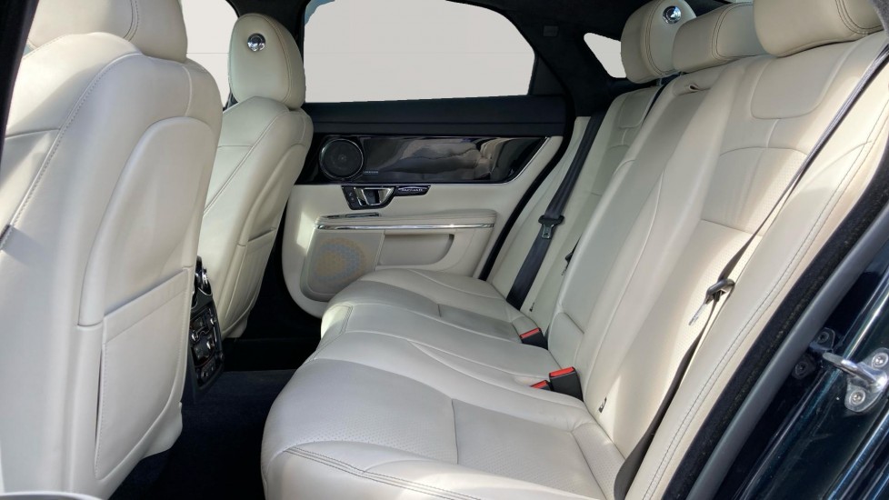Jaguar XJ 3.0d V6 R-Sport 4dr Auto Diesel Saloon - Image 4