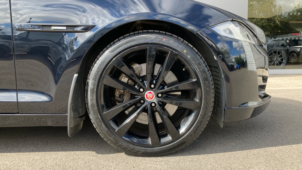 Jaguar XJ 3.0d V6 R-Sport 4dr Auto Diesel Saloon - Image 8