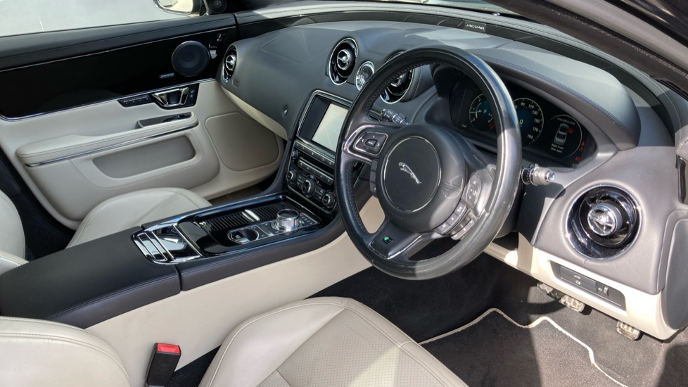 Jaguar XJ 3.0d V6 R-Sport 4dr Auto Diesel Saloon - Image 26