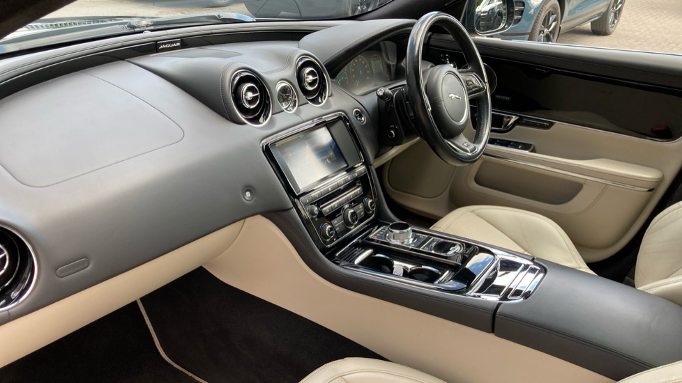 Jaguar XJ 3.0d V6 R-Sport 4dr Auto Diesel Saloon - Image 53