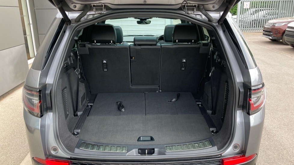 Land Rover Discovery Sport 2.0 D200 R-Dynamic HSE 5dr Auto Diesel Station Wagon - Image 44