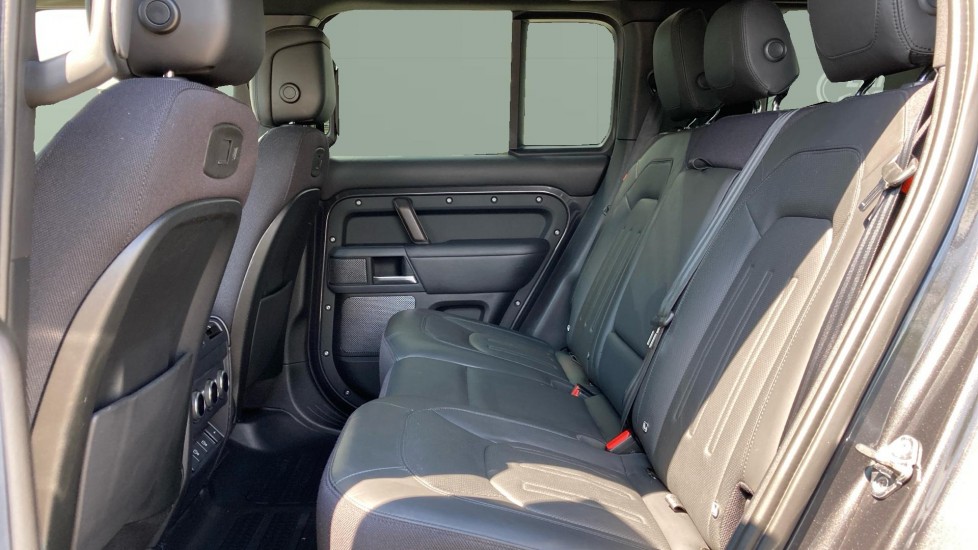 Land Rover Defender 3.0 D300 X 110 5dr Auto Diesel Estate - Image 4