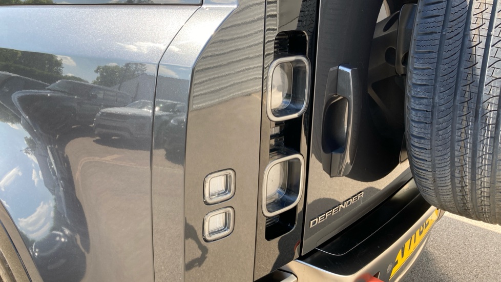 Land Rover Defender 3.0 D300 X 110 5dr Auto Diesel Estate - Image 19