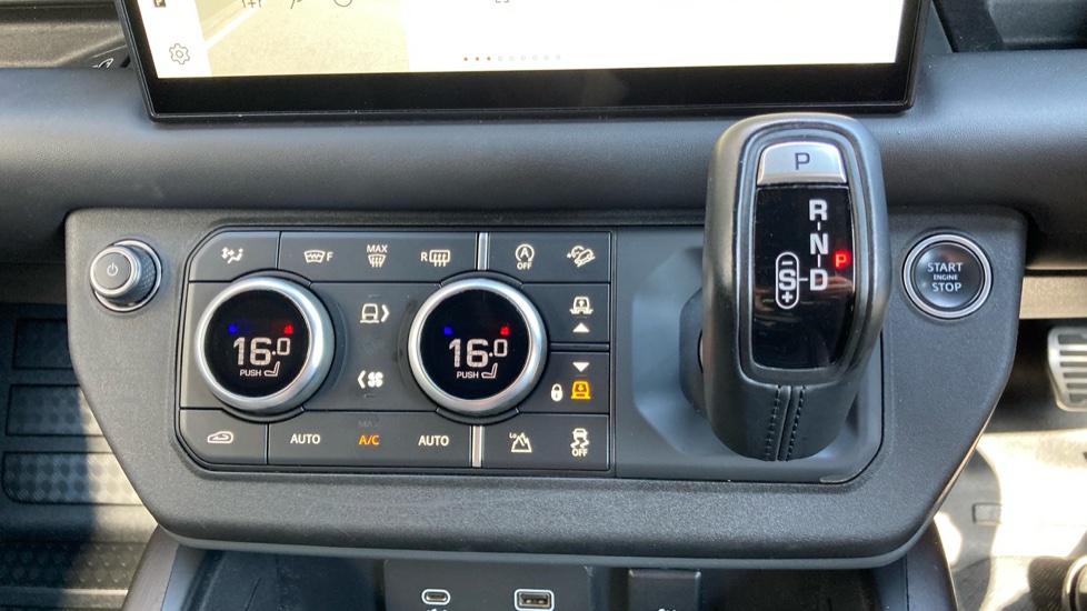 Land Rover Defender 3.0 D300 X 110 5dr Auto Diesel Estate - Image 35