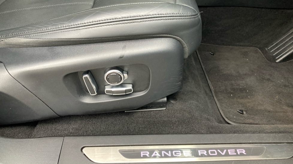 Land Rover Range Rover Evoque 1.5 P300e Autobiography 5dr Auto Hatchback - Image 25
