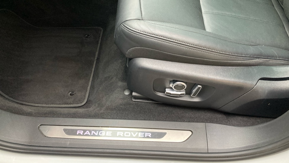 Land Rover Range Rover Evoque 1.5 P300e Autobiography 5dr Auto Hatchback - Image 53