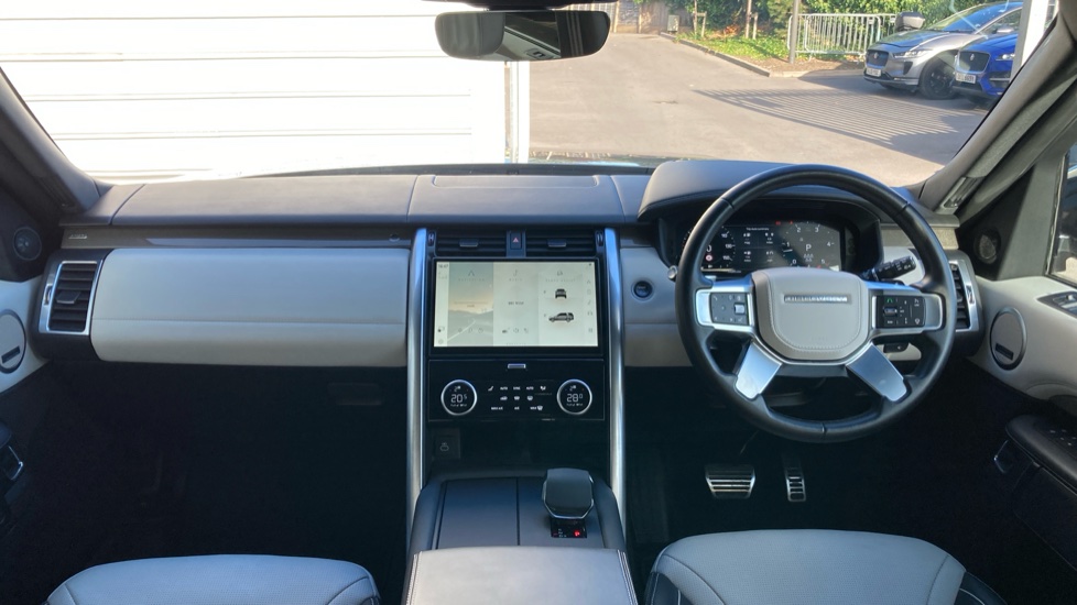 Land Rover Discovery 3.0 D300 Metropolitan Edition 5dr Auto Diesel Station Wagon - Image 9