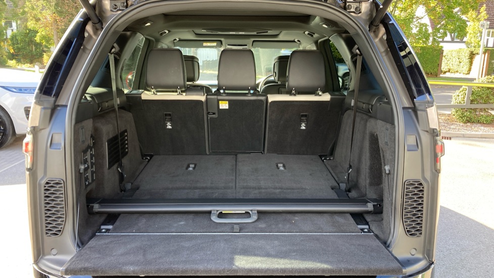 Land Rover Discovery 3.0 D300 Metropolitan Edition 5dr Auto Diesel Station Wagon - Image 10