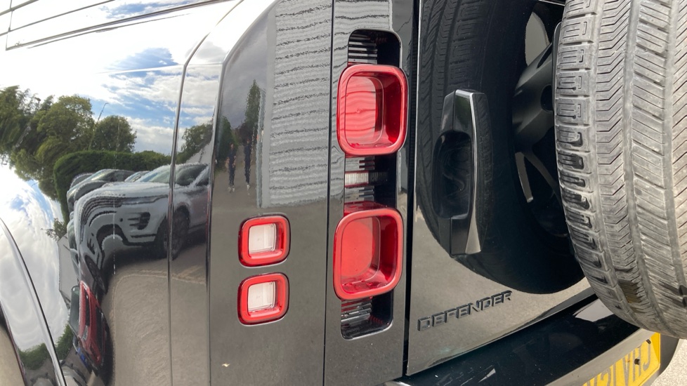 Land Rover Defender 2.0 P300 HSE 110 5dr Auto Petrol Estate - Image 19