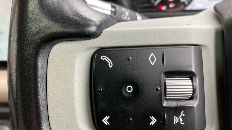 Land Rover Defender 2.0 P300 HSE 110 5dr Auto Petrol Estate - Image 27
