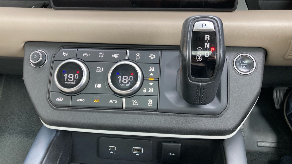 Land Rover Defender 2.0 P300 HSE 110 5dr Auto Petrol Estate - Image 37