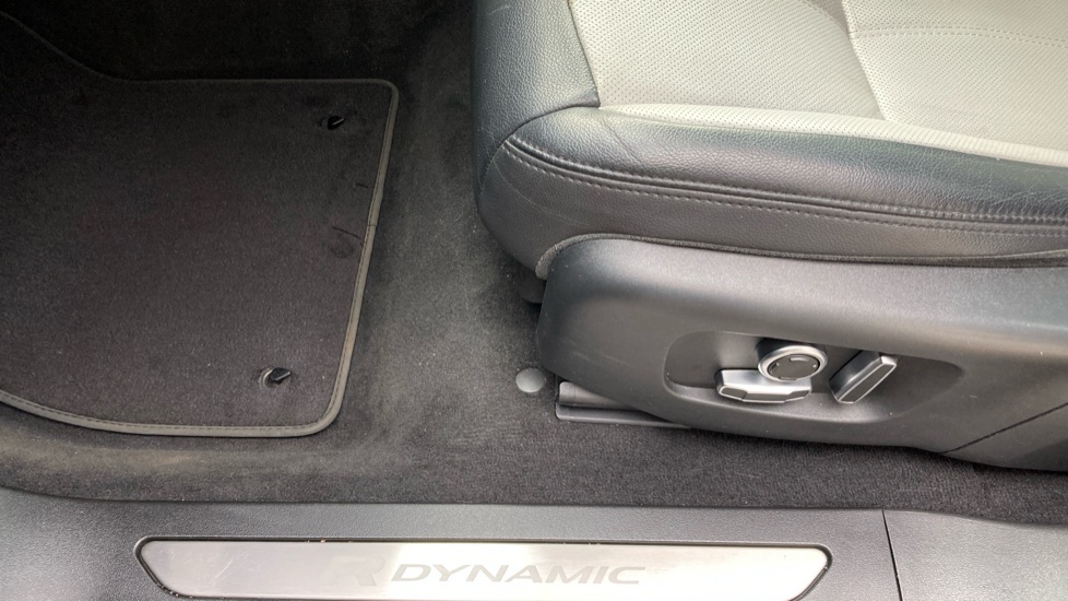 Land Rover Range Rover Evoque 2.0 D200 R-Dynamic SE 5dr Auto Diesel Hatchback - Image 38