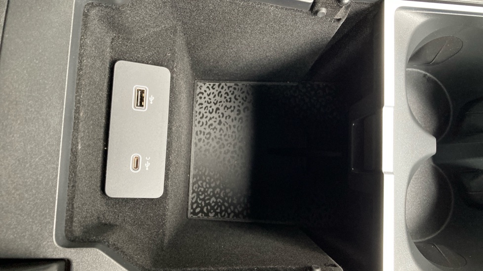 Jaguar E-Pace 2.0 D200 R-Dynamic S 5dr Auto Diesel Estate - Image 33