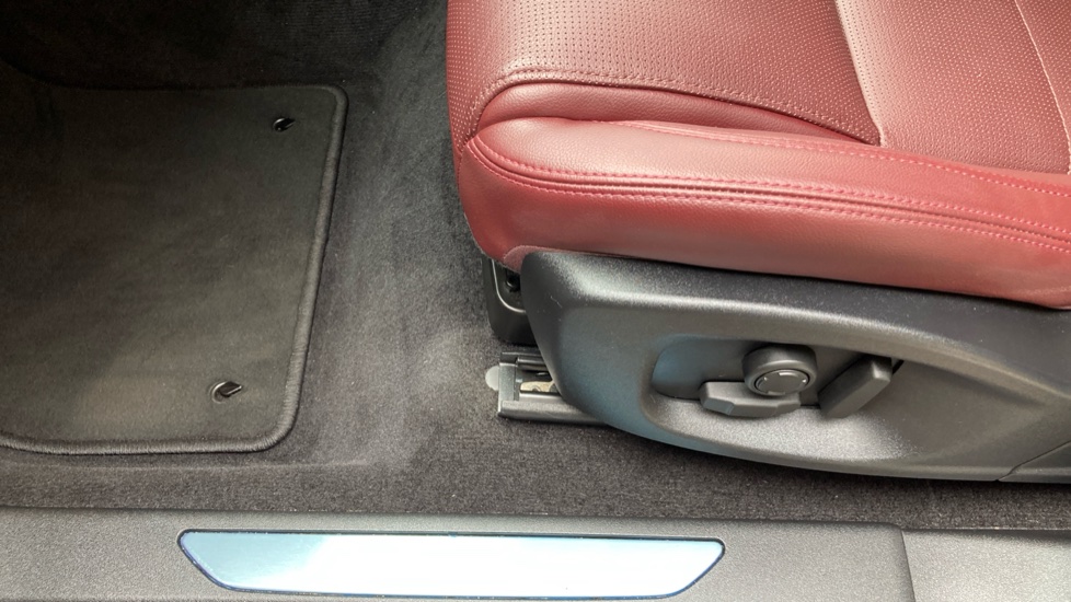 Jaguar E-Pace 2.0 D200 R-Dynamic S 5dr Auto Diesel Estate - Image 37