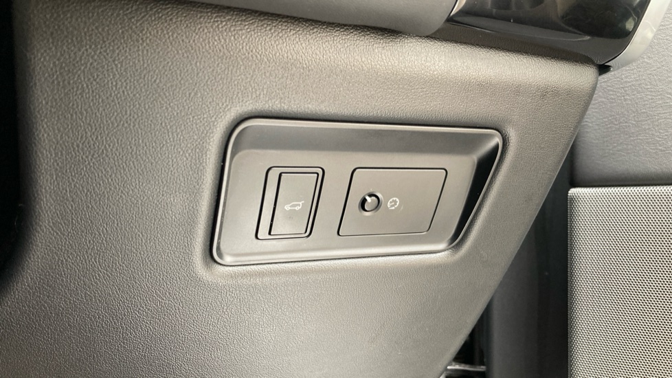 Land Rover Range Rover Sport 4.4 SDV8 Autobiography Dynamic 5dr Auto Diesel Estate - Image 52
