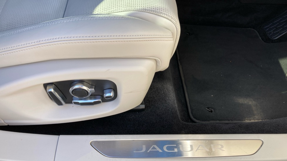 Jaguar I-Pace 294kW EV400 R-Dynamic HSE Black 90kWh 5dr Auto Electric Estate - Image 24