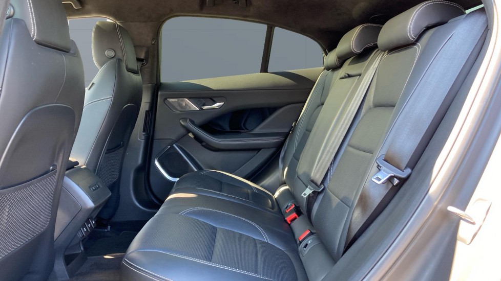 Jaguar I-Pace 294kW EV400 HSE Black 90kWh 5dr Auto 11kW Charger Electric Estate - Image 4