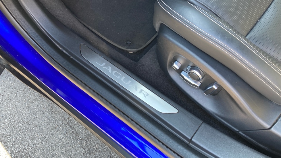 Jaguar I-Pace 294kW EV400 HSE Black 90kWh 5dr Auto 11kW Charger Electric Estate - Image 36
