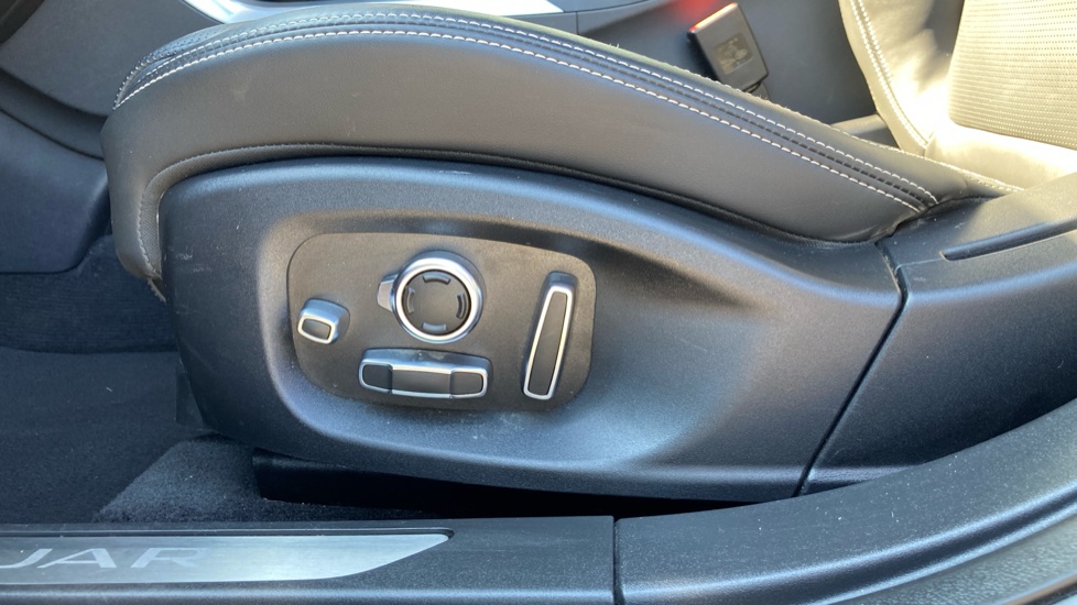 Jaguar I-Pace 294kW EV400 HSE Black 90kWh 5dr Auto 11kW Charger Electric Estate - Image 37